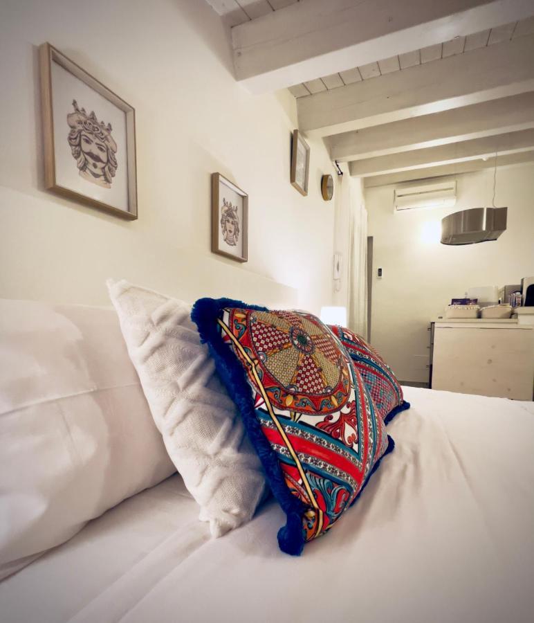 Rooms 153 Principe Umberto Noto Buitenkant foto