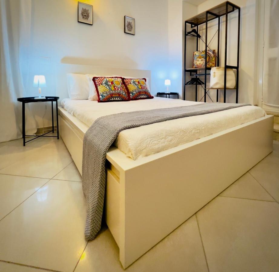 Rooms 153 Principe Umberto Noto Buitenkant foto